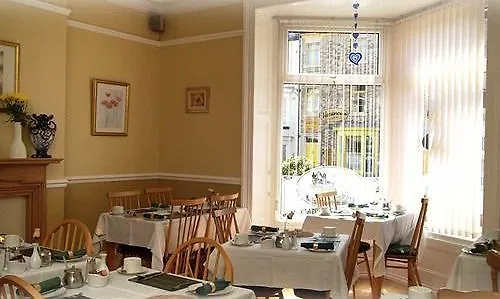 Chiltern Guest House Γουίτμπι